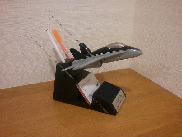 モデル付インテリア名刺スタンド（ペン立て付）,木製ハンドメイド,プレゼント,カードスタンド,名刺入れ