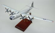 B-29大型爆撃機エノラ・ゲイ、木製ハンドメイド精密模型完成品、プロペラ回転仕様、ウッドマンクラブ