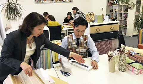 ビジネスラッピングの講習風景