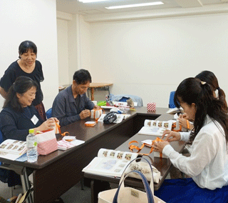 大阪ラッピング講習会,ギフトラッピング指導者養成クラスの講習模様,ラッピング協会