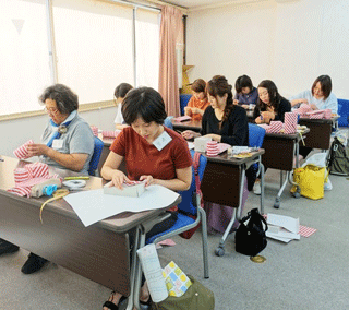 大阪ラッピング講習会,ギフトラッピングの講習模様,ラッピング協会