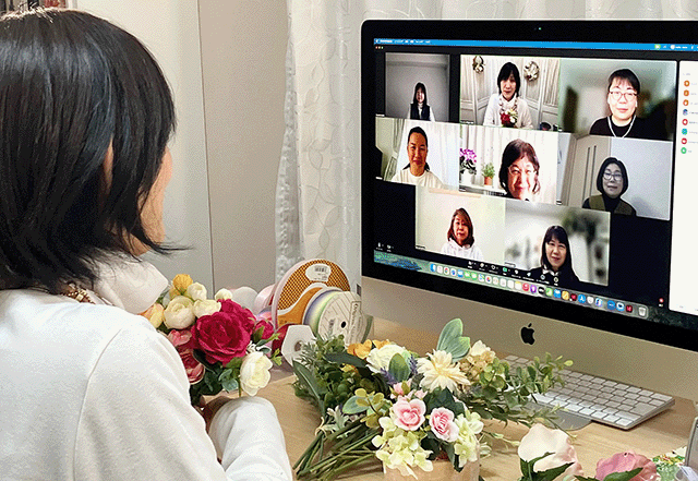 フラワーラッピング追加講習の様子