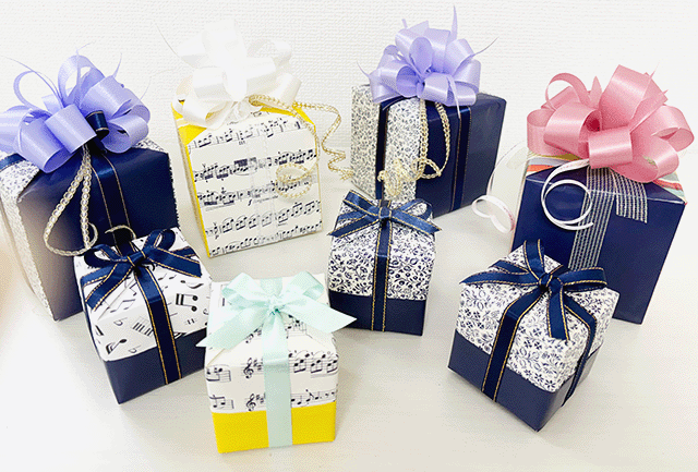 包装紙の貼り合わせ教室作品