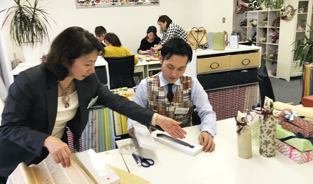ビジネスラッピングの講習風景