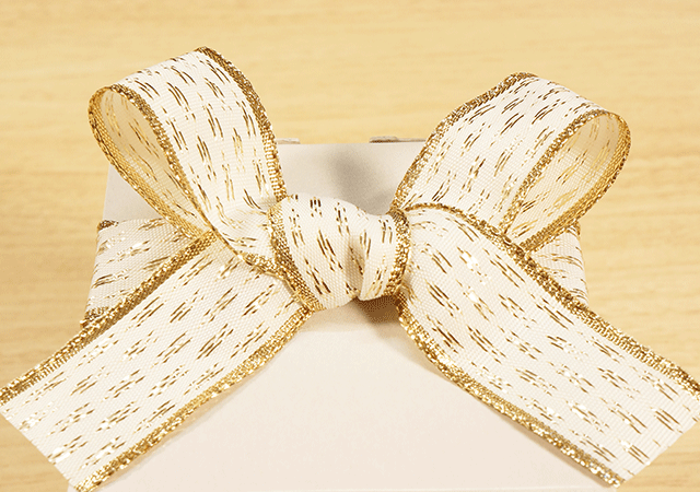 ホワイト・ゴールドオーナメントリボン
