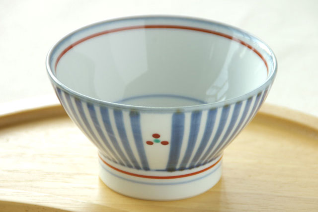 とくさみつ紋の茶碗