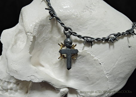 有刺鉄線クロスネックレス ILCO