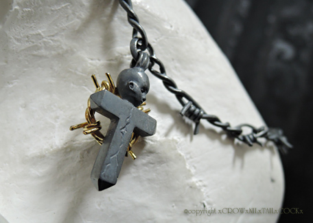 有刺鉄線クロスネックレス ILCO