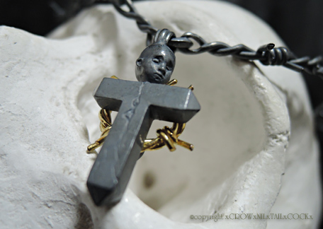 有刺鉄線クロスネックレス ILCO