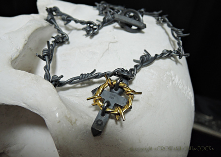 有刺鉄線クロスネックレス ILCO