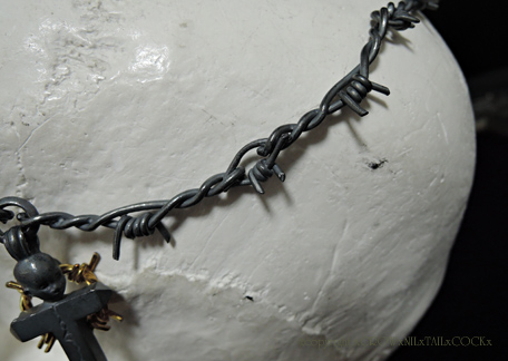 有刺鉄線クロスネックレス ILCO