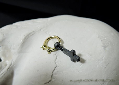 逆十字ピアス rucify
