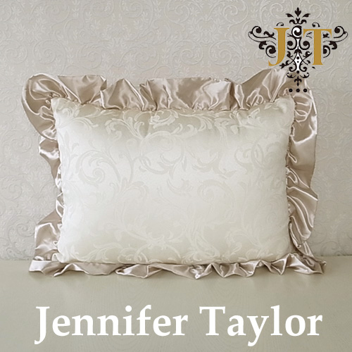 【まとめ買い割引対象品】 ジェニファーテイラー Jennifer Taylor クッションフリル-ワイド・Florence(WH)