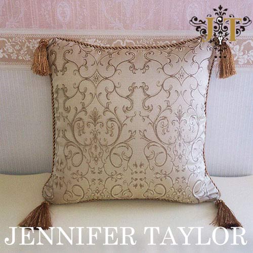 【まとめ買い割引対象品】 ジェニファーテイラー Jennifer Taylor クッション・Poinsettia-BE