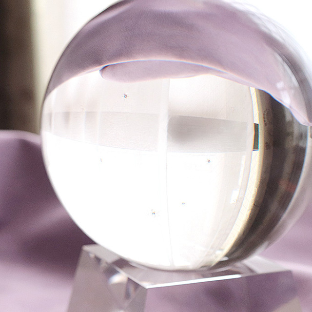 風水で人気！ 幸運アイテム クリスタルボール 台座付き｜おしゃれ