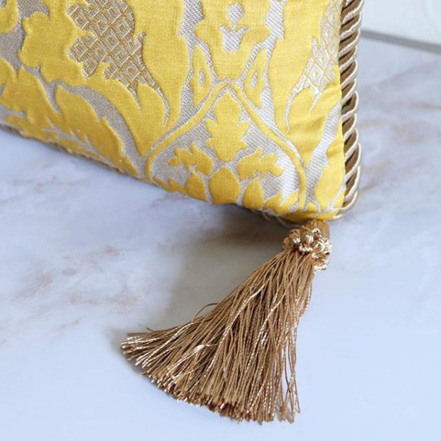 クッション,正方形,フリンジ,イエロー,おしゃれ,ヨーロピアン,ジェニファーテイラー,Jennifer Taylor,Leone
