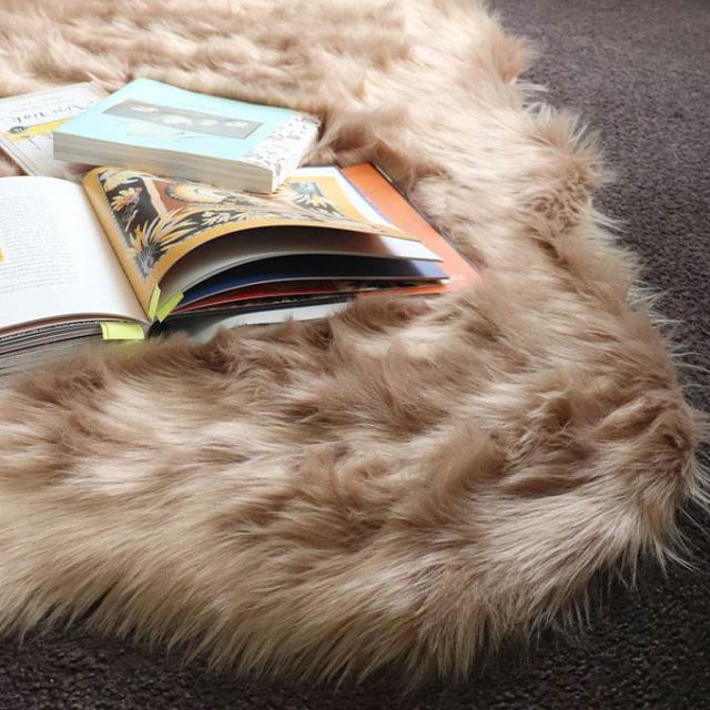 未使用　丸八真綿　ムートンラグ　ブラウン　120cm　1.5匹　新品　ファー 丸八真綿 - 丸八真綿 ムートンラグ ブラウン 60×120cm 1．5匹