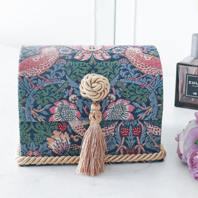 ジェニファーテイラー,トランクボックス,イチゴ泥棒