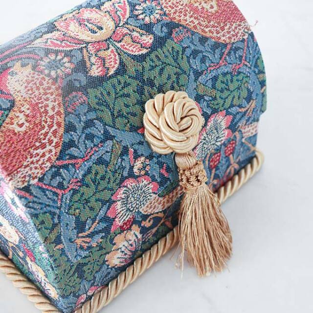 ジェニファーテイラー,トランクボックス,イチゴ泥棒