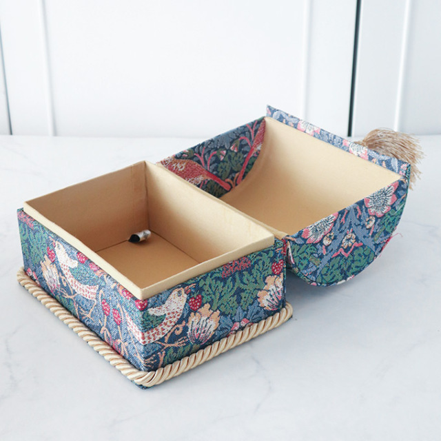 ジェニファーテイラー,トランクボックス,イチゴ泥棒