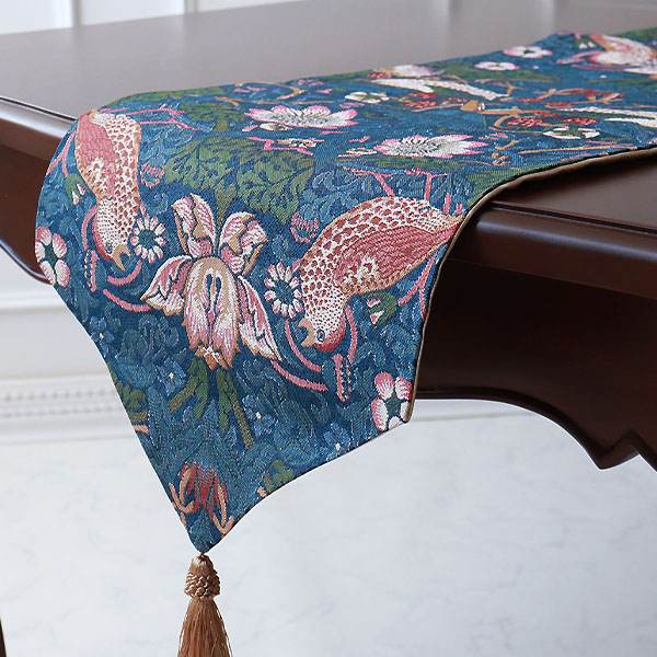 テーブルランナー 180cm ジェニファーテイラー いちご泥棒