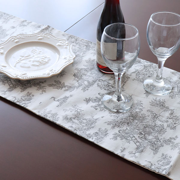 送料無料】 ジェニファーテイラー テーブルランナー ・Toile de Jouy