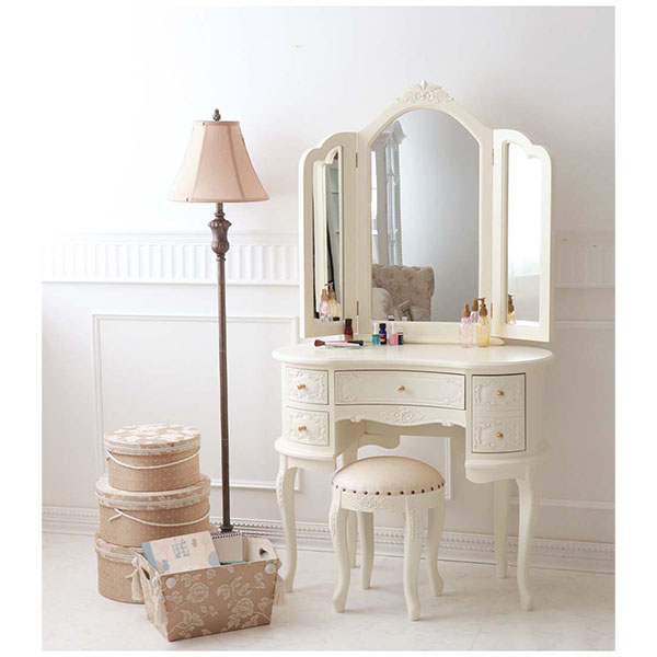 おしゃれな輸入家具専門店 人気の三面鏡ドレッサー