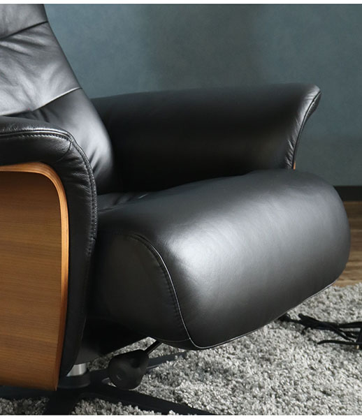 自分だけの空間を確保できる「パーソナルチェア」 ブラック-5