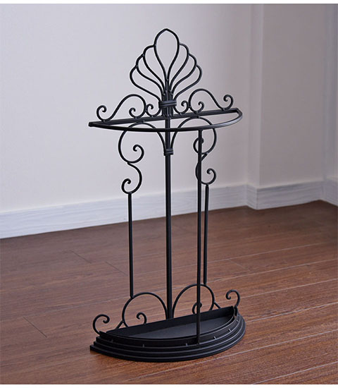 クラシックで優雅な傘立て。壁に添うデザインでスッキリと華やかな玄関を演出。-3