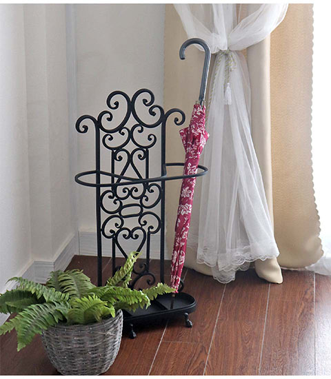 アンティーク調のクラシックなアイアン傘立て。スリム＆コンパクトな省スペース設計。-1