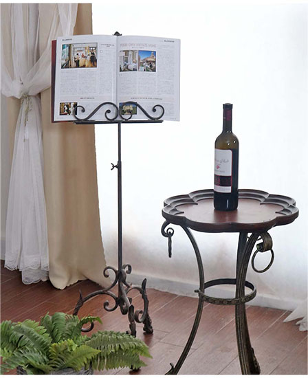 おしゃれな譜面台としても使えるアイアン製のイーゼルスタンド。アンティーク調のデザインでクラシックな空間を実現。-2