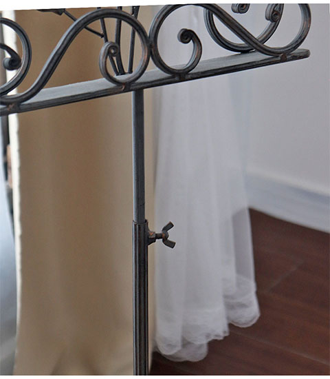 おしゃれな譜面台としても使えるアイアン製のイーゼルスタンド。アンティーク調のデザインでクラシックな空間を実現。-6