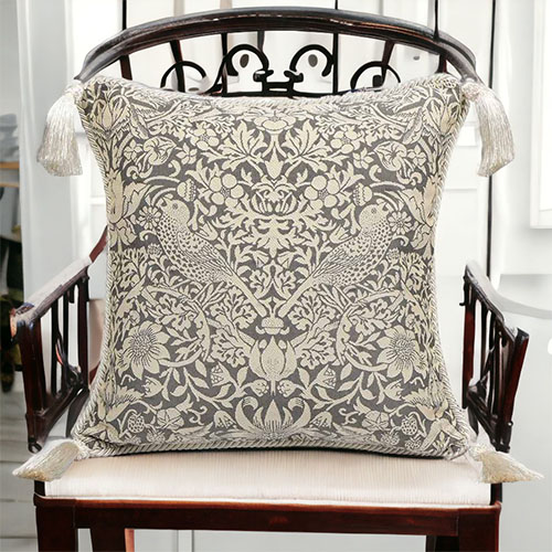 ジェニファーテイラー,Jennifer,Taylor,クッション,いちご泥棒（グレー）,おしゃれ,45×45cm｜Y-KAGU(輸入家具屋さん.com)-2