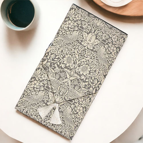 ジェニファーテイラー,Jennifer,Taylor,テーブルランナー,・,いちご泥棒（グレー）,おしゃれ,(180cm)｜Y輸入家具屋さん.com-2