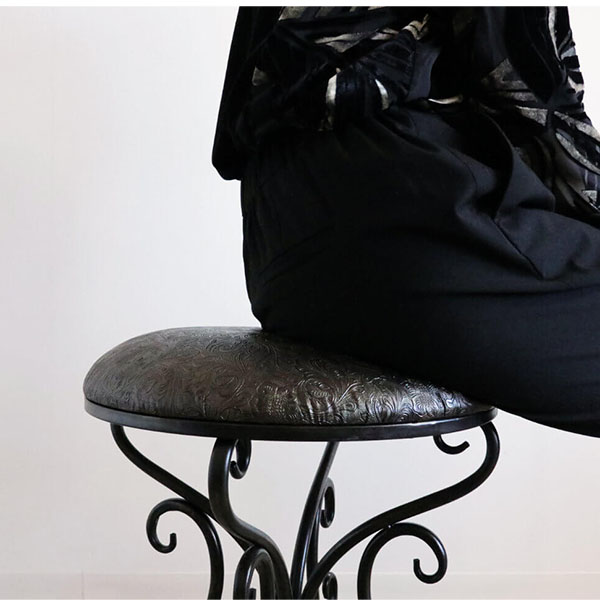 アンティーク調,ヨーロピアン,アイアンスツール,ラウンドスツール,黒,ブラック,猫脚,PVC,おしゃれ,コンパクト,インダストリアル-3