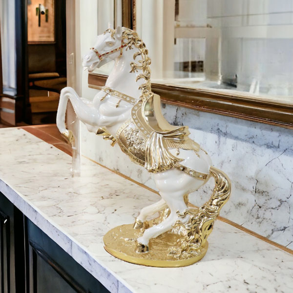 跳ね馬 置物 馬の置物 開運 風水 立ち馬 白馬 オーナメント インテリア 高級 キラキラ うま 玄関 縁起物 ホワイト 陶器-2