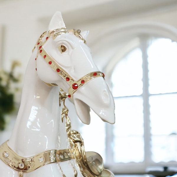 跳ね馬 置物 馬の置物 開運 風水 立ち馬 白馬 オーナメント インテリア 高級 キラキラ うま 玄関 縁起物 ホワイト 陶器-5