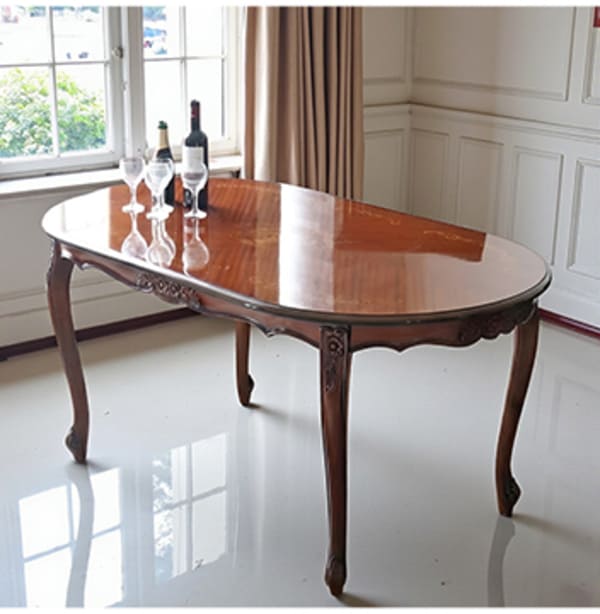 マリナカッシーリのヨーロピアン調クラシックデザインの猫脚ダイニングテーブル、マホガニー材と美しい象嵌装飾。-9