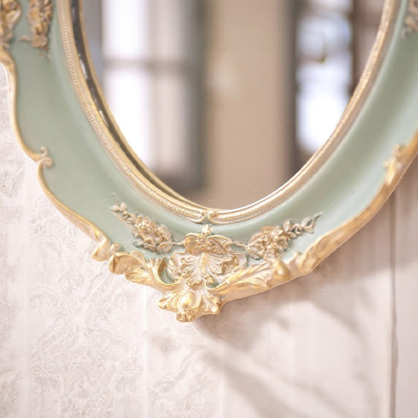 ロココ調デザインが美しいアンティーク調オーバルミラー。柔らかいグリーンとゴールドの豪華なレリーフ。-5
