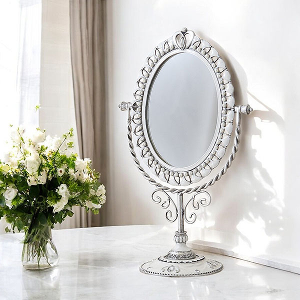 ロココ調デザインの卓上スタンドミラー。角度調整可能で、軽量で持ち運びも簡単。ギフトや店舗什器としても最適。-1