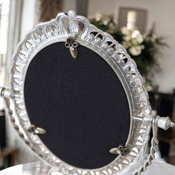 ロココ調デザインの卓上スタンドミラー。角度調整可能で、軽量で持ち運びも簡単。ギフトや店舗什器としても最適。-8