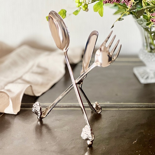 真鍮製 アンティーク調 ブックスタンド（カトラリーデザイン）｜Y-KAGU