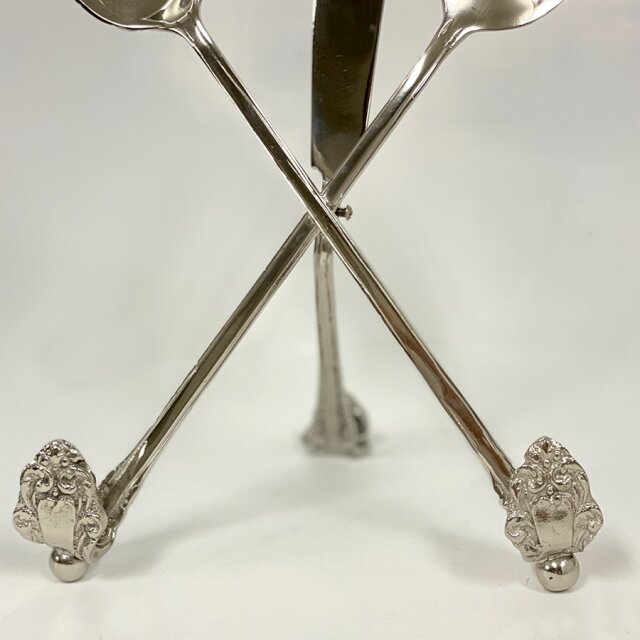 真鍮製 アンティーク調 ブックスタンド（カトラリーデザイン）｜Y-KAGU