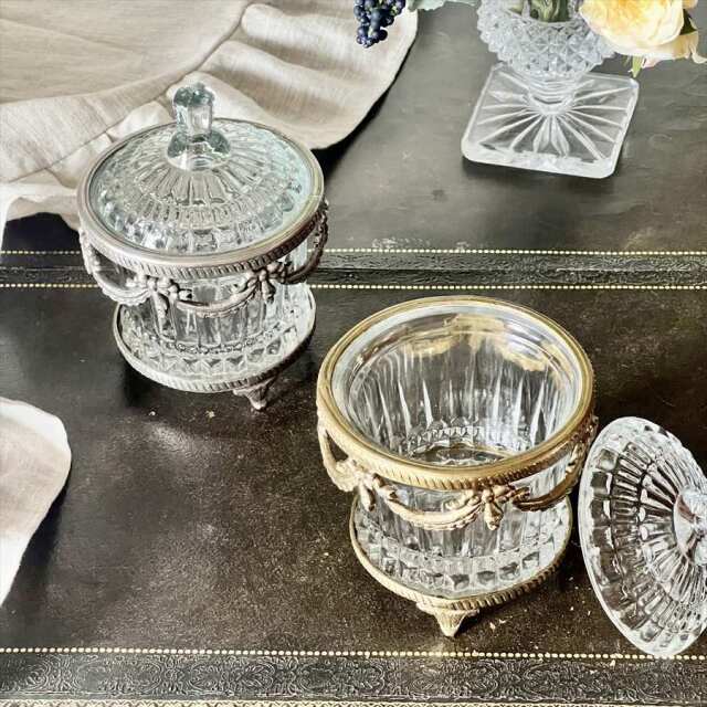 全2色】 真鍮製 アンティーク調 蓋つき小物入れ（ラウンドコンテナ