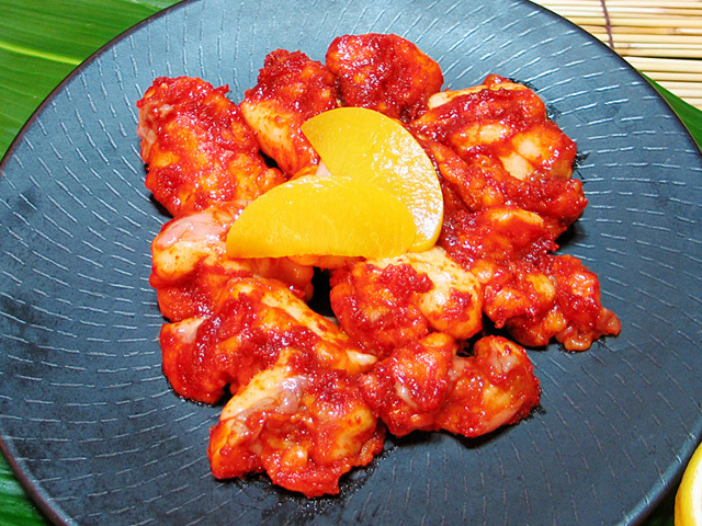 桃漬け辛ホルモン（カット済）400g