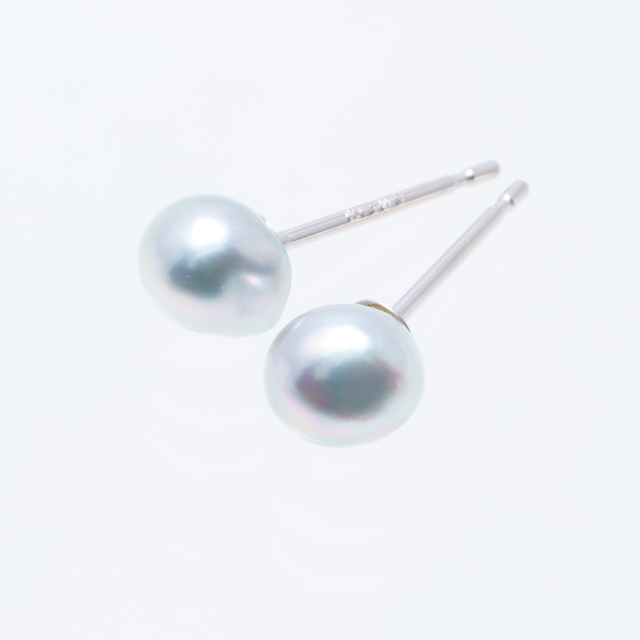 あこや真珠ナチュラルピアス(4.0mm-4.5mm)【セミラウンド】