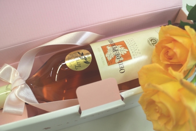 ５月は 母の日 月間だから バラのイラスト ギフトボックス入り ウイユ ド ペルドリ18 750ml やまうずらの目 という名のスイスロゼワイン ピノノアール100 Aoc Bonvillars