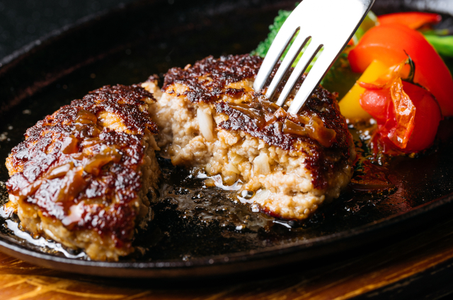 奈良・シェルブルー　ステーキ屋さんの特選牛生ハンバーグとローストビーフ_01