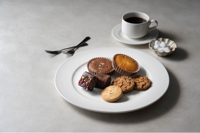 ホテルオークラ　スイーツギフト　８個_01