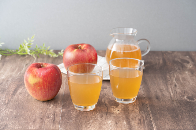 薄井農園　ＯＮＬＹ　ＡＰＰＬＥ１００．００％りんごジュース［２００ｍｌ×８本］_01